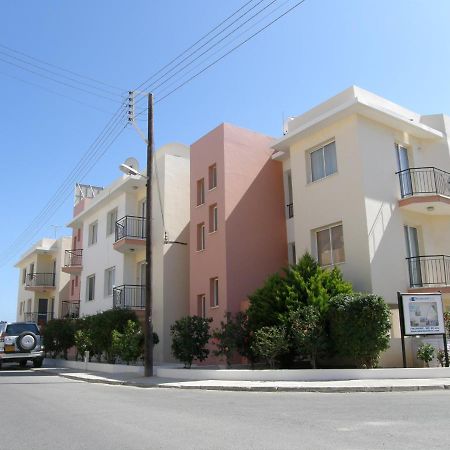 Athena And The Owl Beachside Apt Paphos Exterior foto