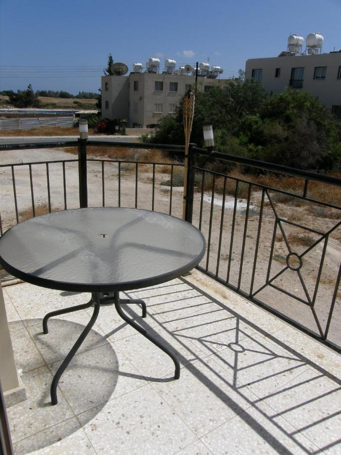 Athena And The Owl Beachside Apt Paphos Exterior foto