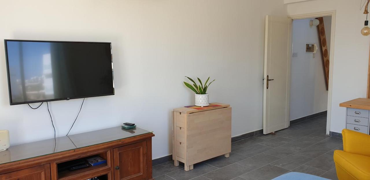 Athena And The Owl Beachside Apt Paphos Exterior foto